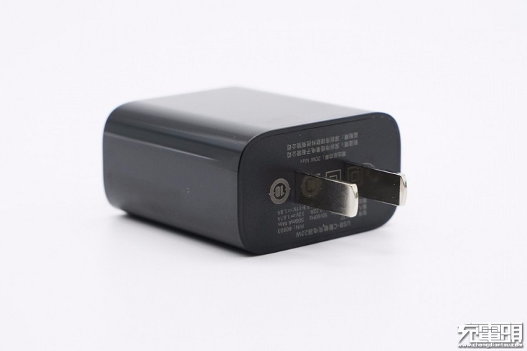 allbet20W快充充电器外观